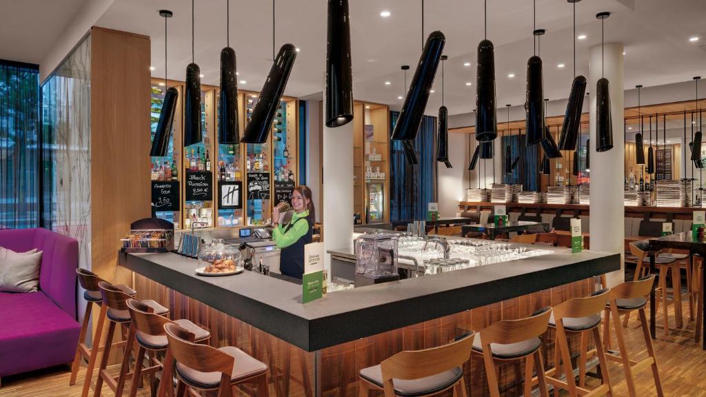 holiday-inn-frankfurt-4 holiday inn frankfurt bar