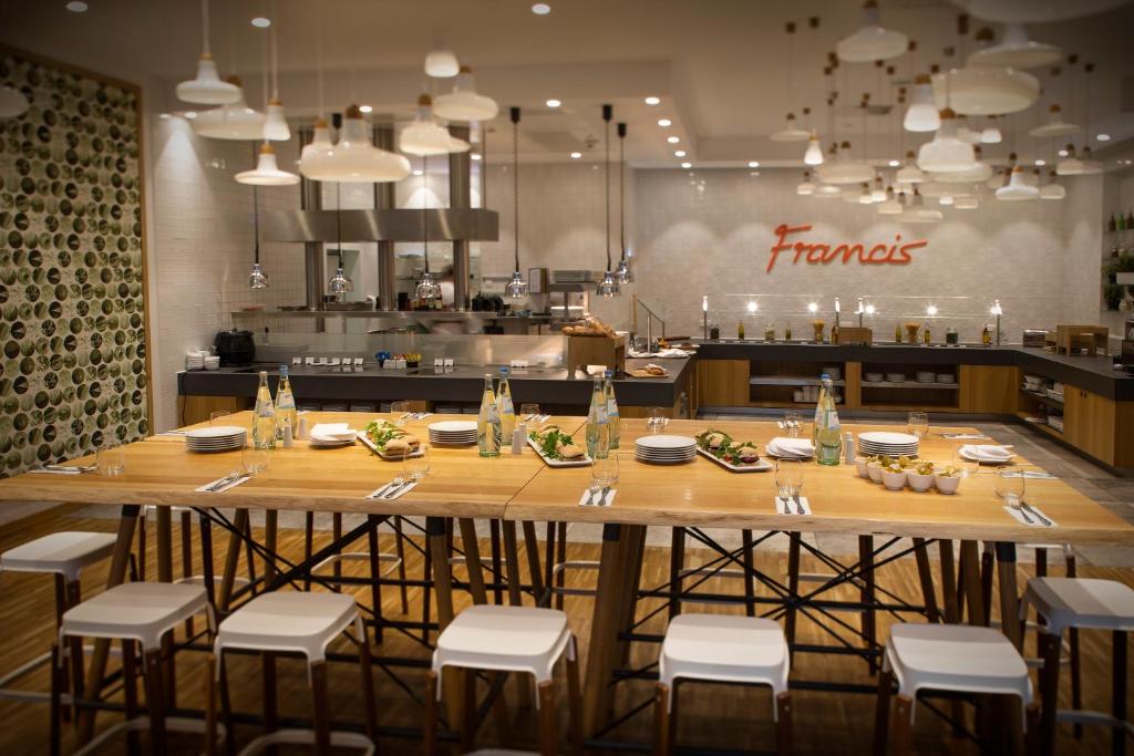 holiday-inn-frankfurt-6 holiday inn frankfurt dining room