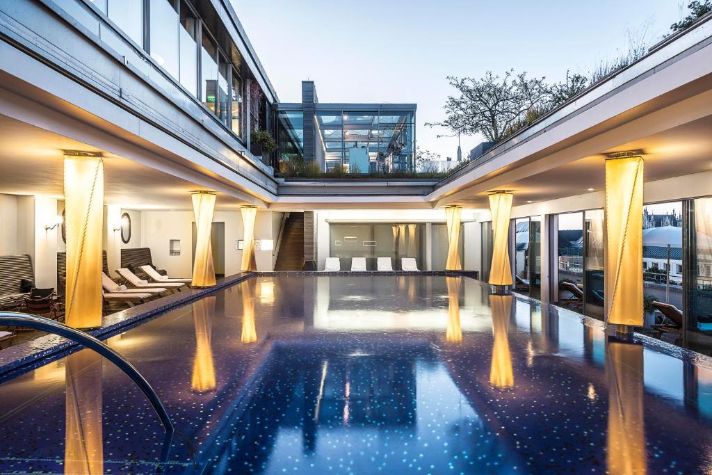 hotel-bayerischer-hof-munich-4 hotel bayerischer hof munich swimming pool