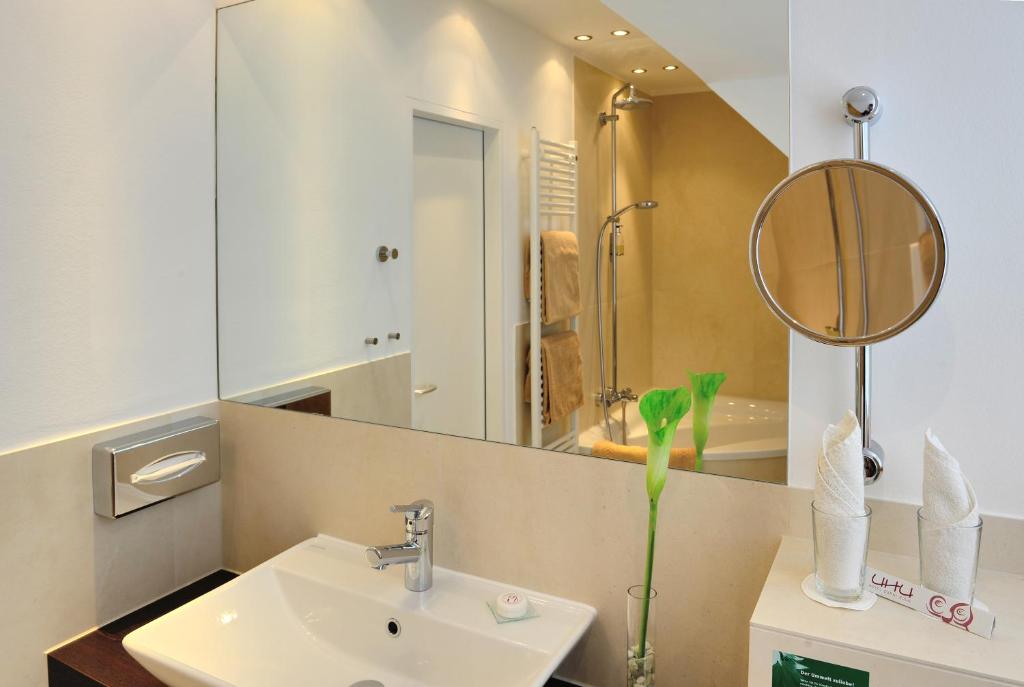 hotel-uhu-garni-cologne-6 hotel uhu garni cologne bathroom