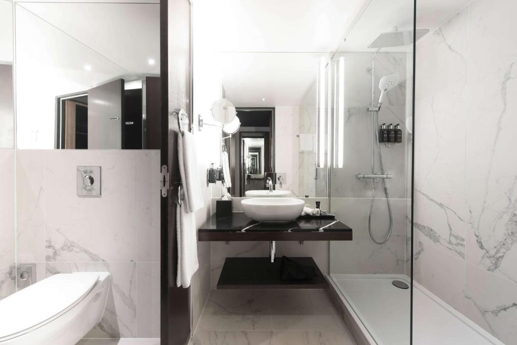 radisson-collection-hotel-berlin-6 radisson collection hotel berlin bathroom