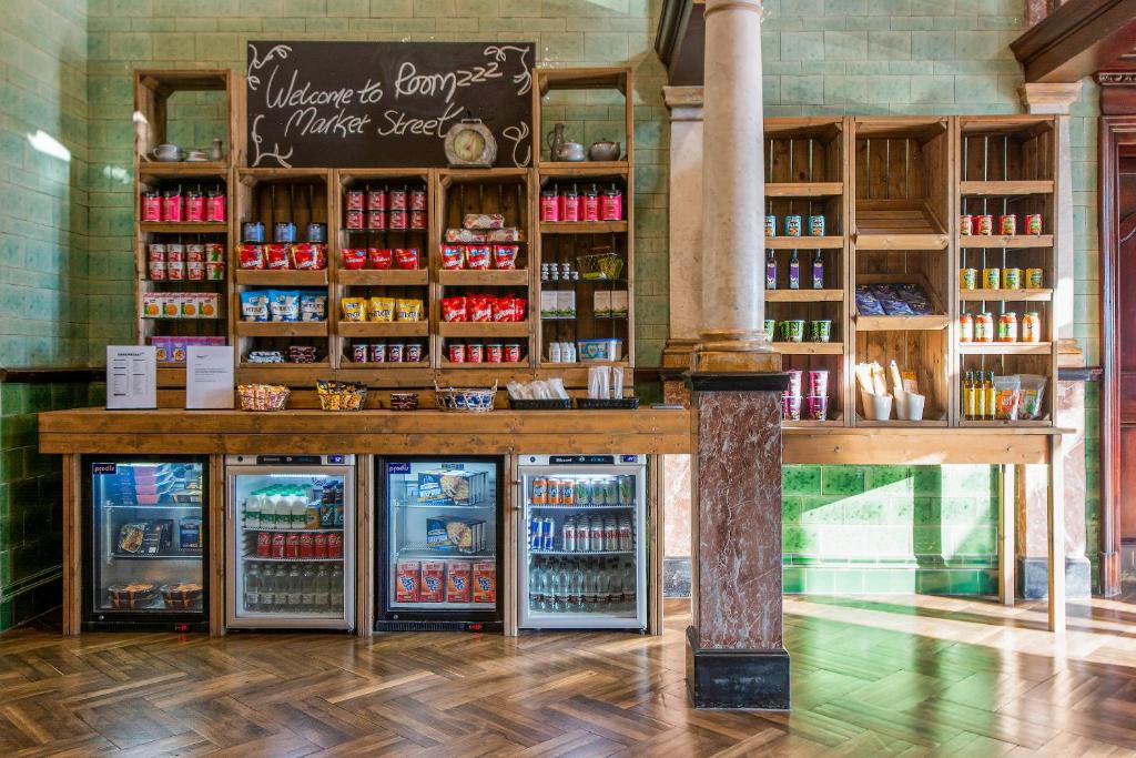 roomzzz-manchester-victoria-4 roomzzz manchester victoria grocery store