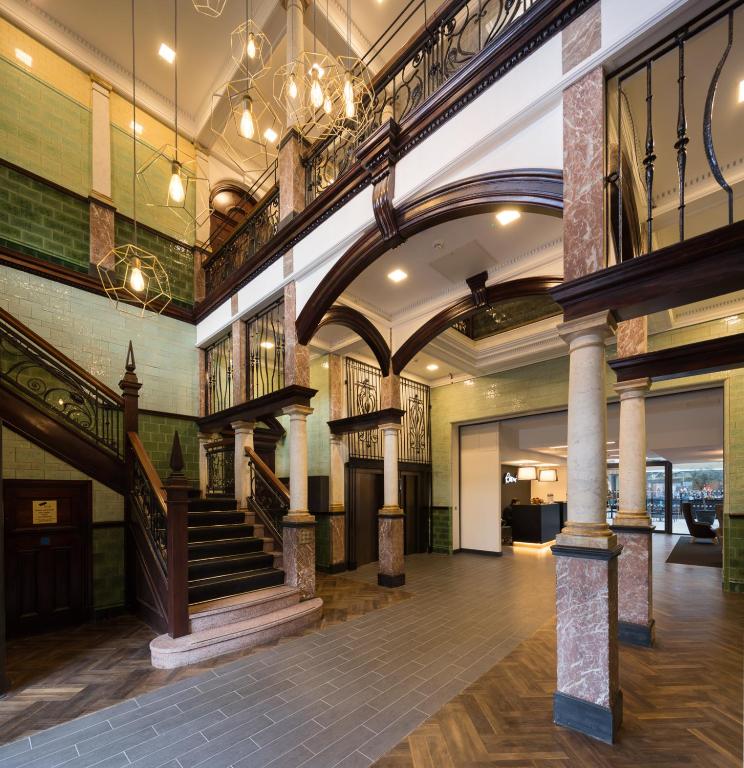 roomzzz-manchester-victoria-7 roomzzz manchester victoria lounge